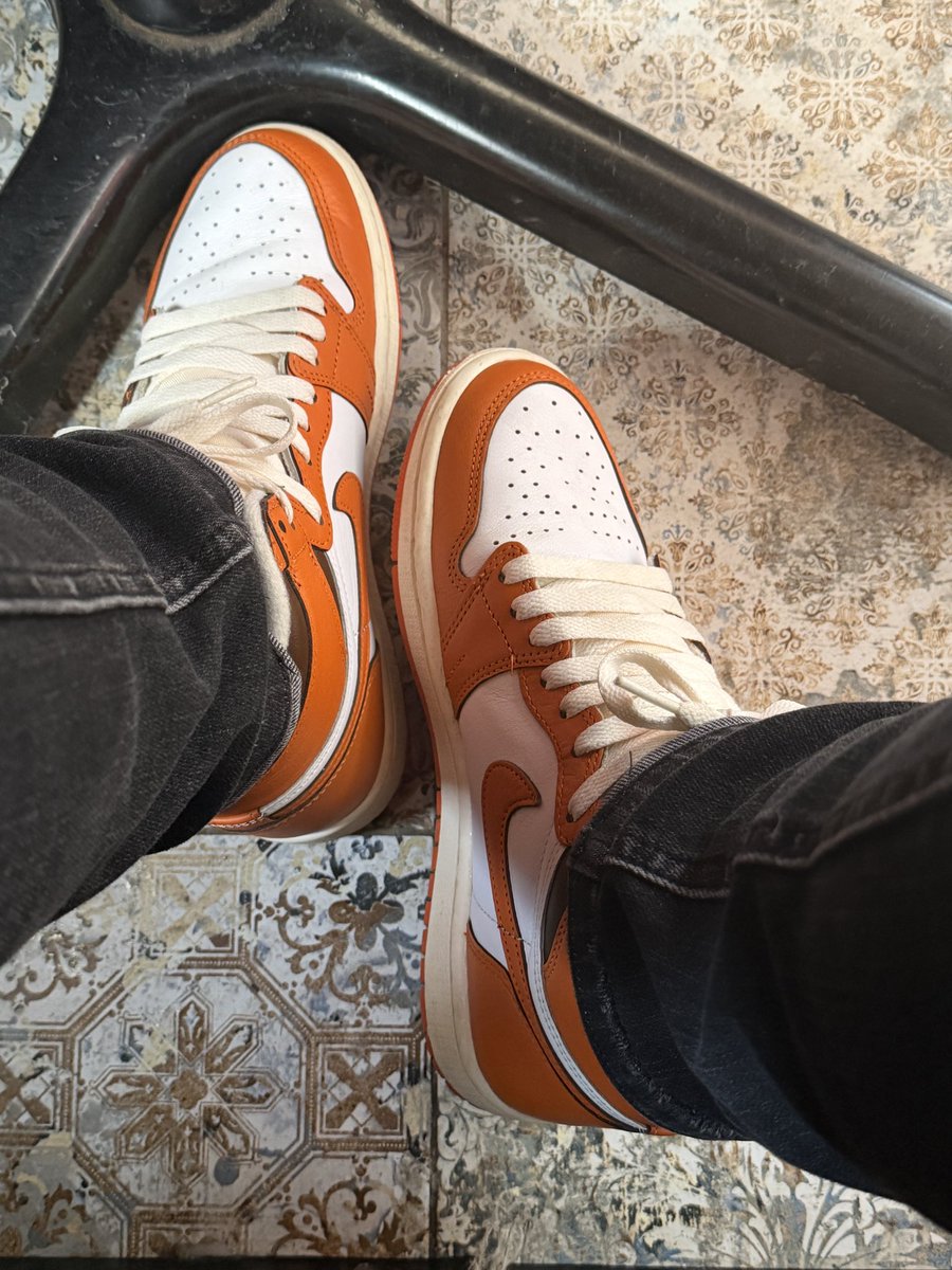 la_chilyndrina_'s tweet photo. Saturday edition of #kotd
A little ⭐️🐠
Happy weekend mi gente! Hope you have a fabulous (& warm) one!
#sneakHERS #Nike #AJ #firekicks #yoursneakersaredope https://t.co/TJbwXa6Qup