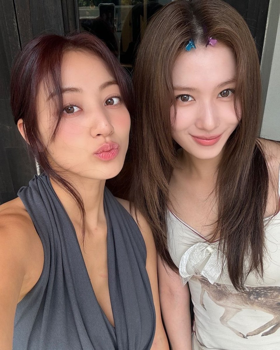 These two mean the world to me 😊

#TWICE #JIHYO #SANA