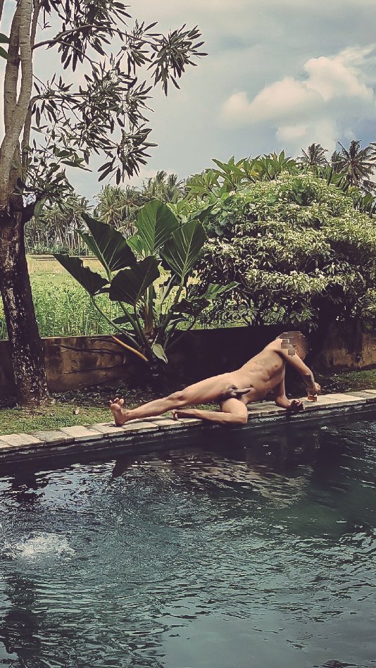 Droporing tweet media