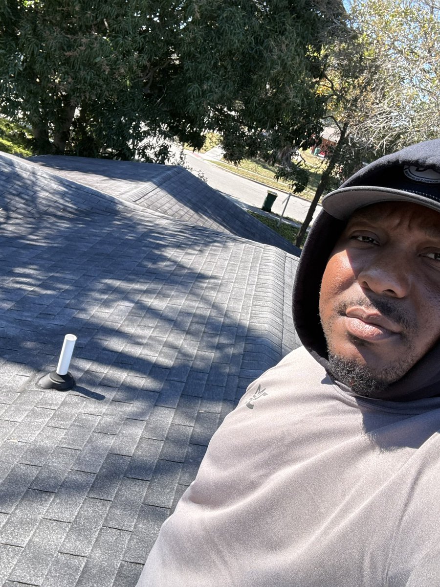 DEvans345's tweet image. It’s a great Saturday to get your free roof inspection! Protect your investment! Stop worrying about your roof so you can sleep peacefully at night! #roofinglife #roofingcontractor #roofreplacement #roof