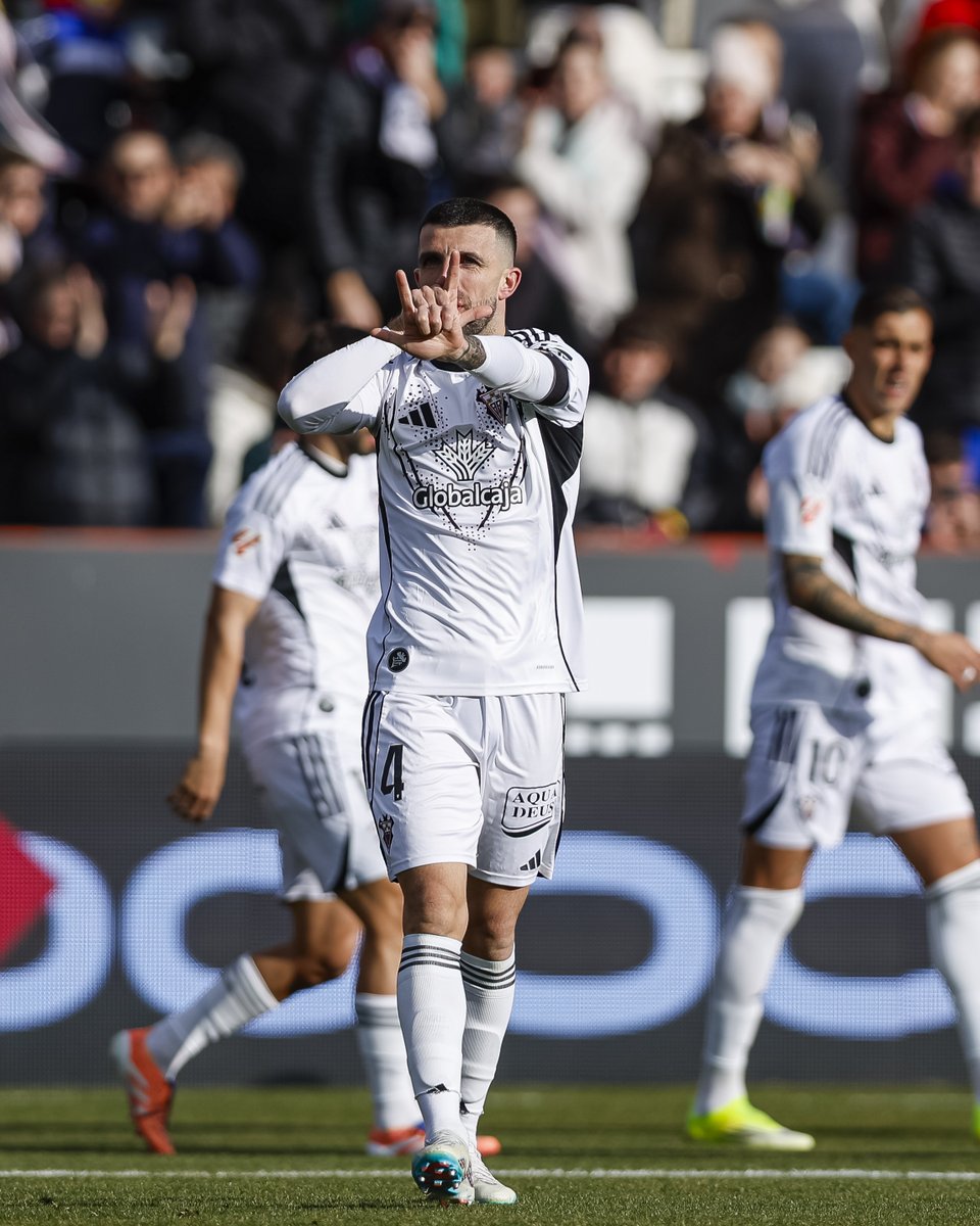 LaLiga2's tweet photo. ©️ENTENARIO DEL©️APITÁN.

#LALIGAHYPERMOTION | #AlbaceteBPRealZaragoza https://t.co/Ujvet5FfOY