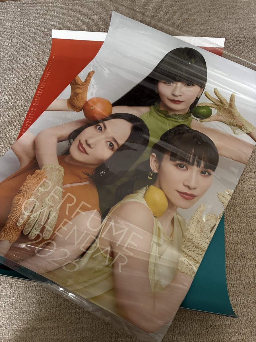 破いたカレンダーの表紙 B2ポスター用セロパックにて 大事に保管して