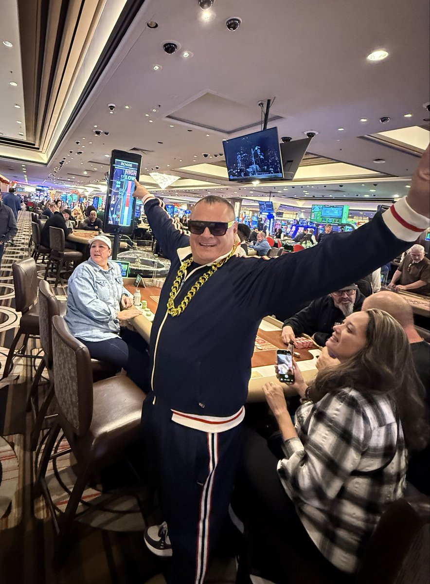 Lindsay Vogel Almendarez tweet media