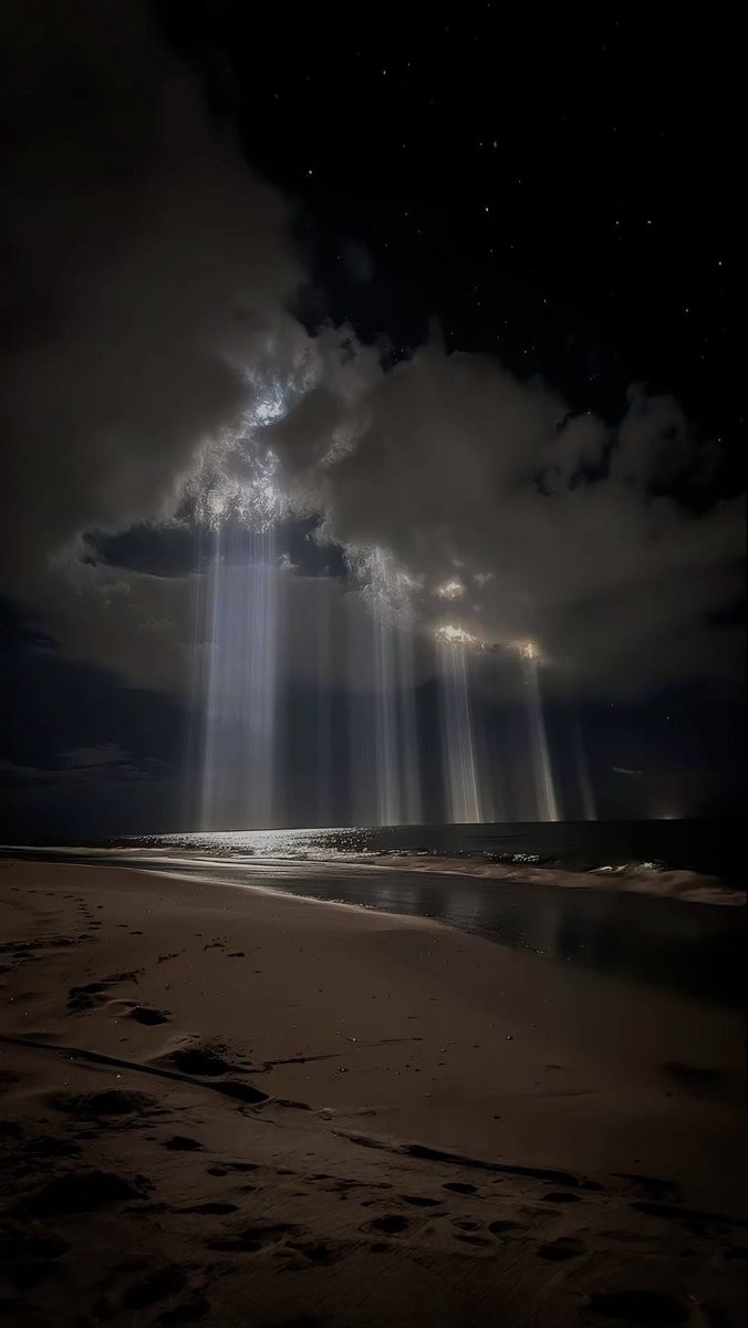 rozllvx's tweet image. how u came into my life