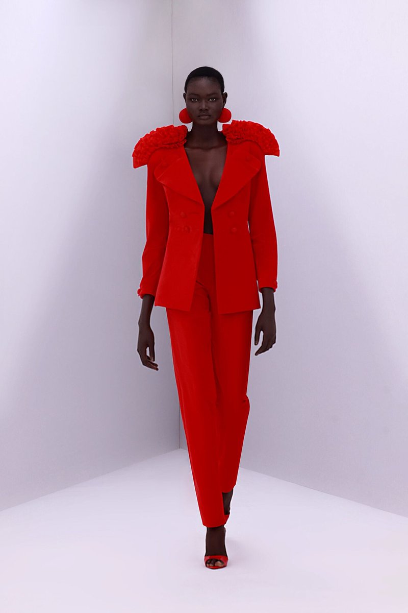kendam_com's tweet photo. Chocheng Spring Summer 2026 Haute Couture collection presentation https://t.co/8J2PlmOcIZ

#Chocheng #SS26HC #HauteCouture #FashionShow #CoutureWeek #Kendam https://t.co/NJosgDPusz