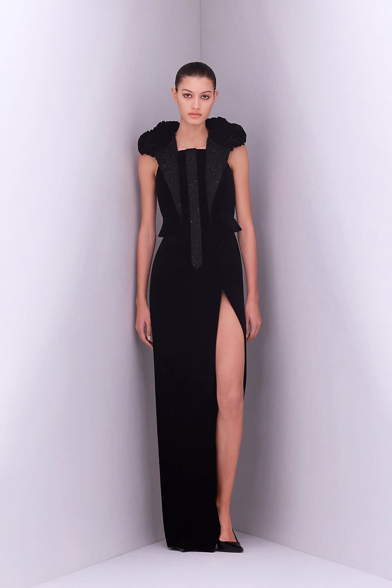 kendam_com's tweet photo. Chocheng Spring Summer 2026 Haute Couture collection presentation https://t.co/8J2PlmOcIZ

#Chocheng #SS26HC #HauteCouture #FashionShow #CoutureWeek #Kendam https://t.co/NJosgDPusz
