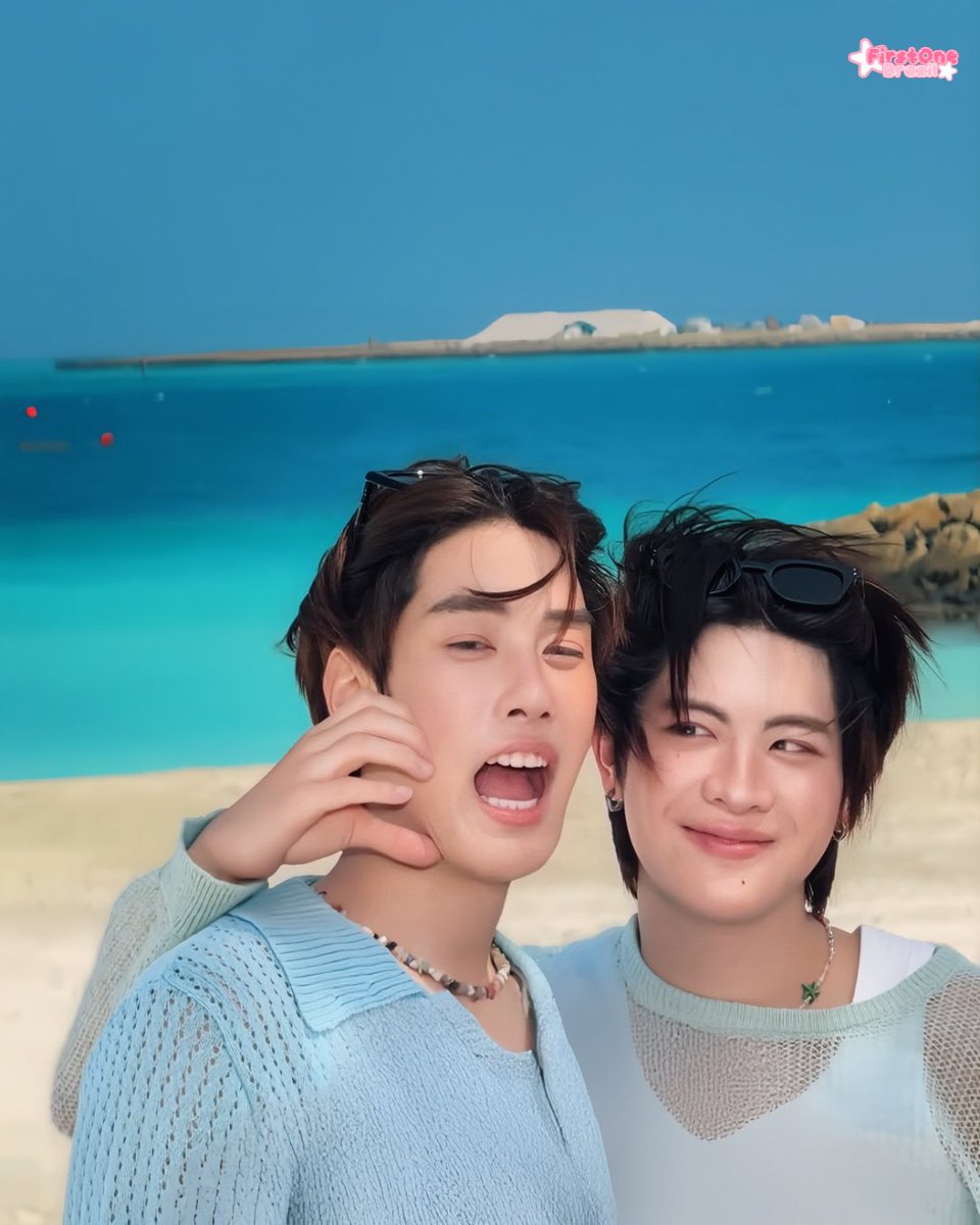 FirstoneCentral's tweet photo. Fall in love with you 🩵✨🐰🐶

TLEFIRSTONE X DrALLY IN MALDIVES
#DrAllyxTlefirstoneInMaldivesDays2
#Firstone #TleFirstone  #เติ้ลเฟิร์สวัน https://t.co/Rv4oPXd52X
