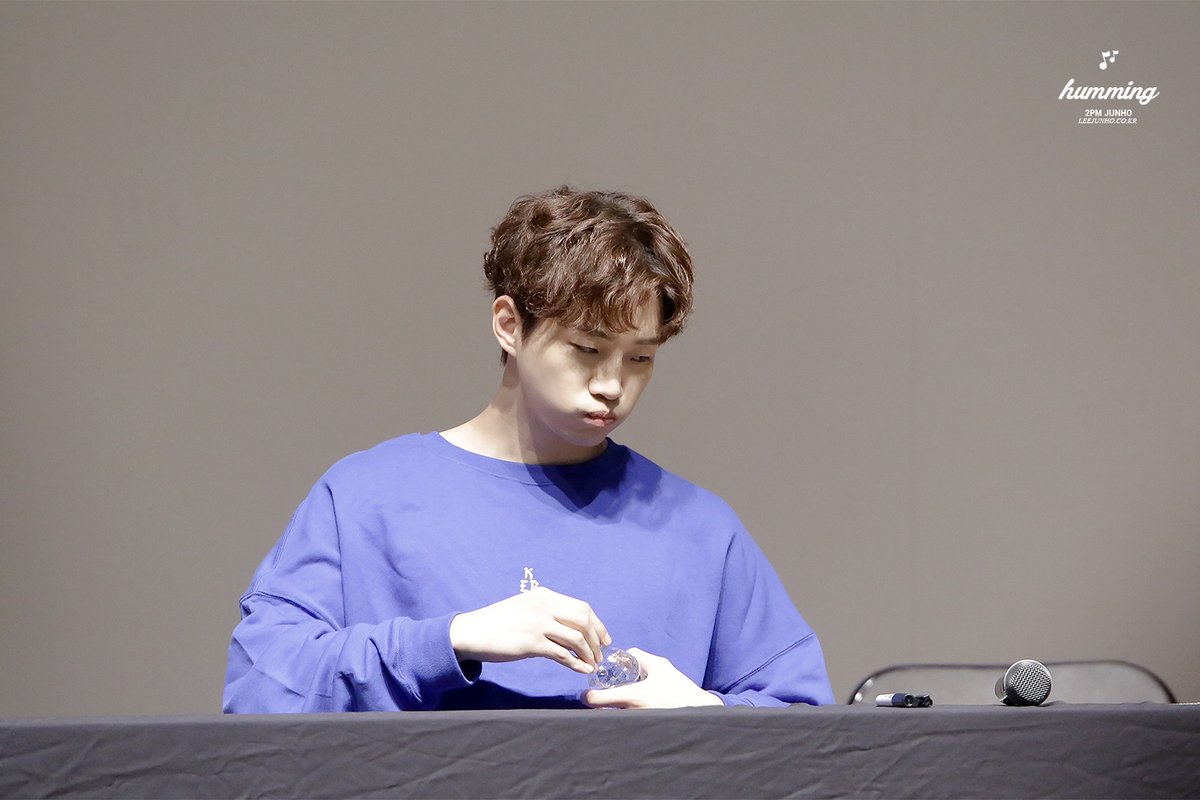 astro__0's tweet photo. 170924 서울역팬싸인회 https://t.co/eSxBnBTMoj