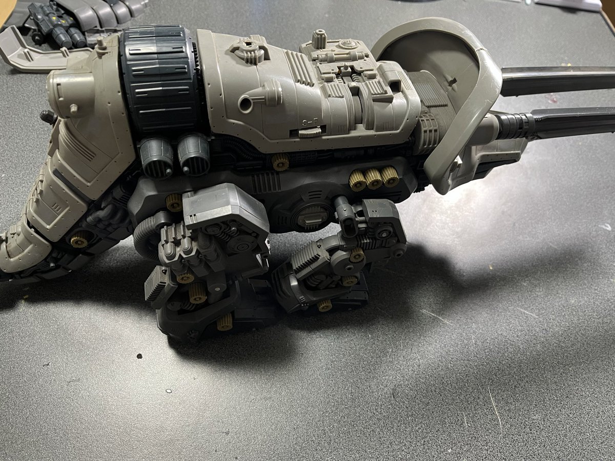 mikotomic's tweet photo. で、今から作るのはマッドサンダー
とにかく格好いい！これは実際の存在感すごい！
#ゾイド
#マッドサンダー https://t.co/MKPWyb2piH