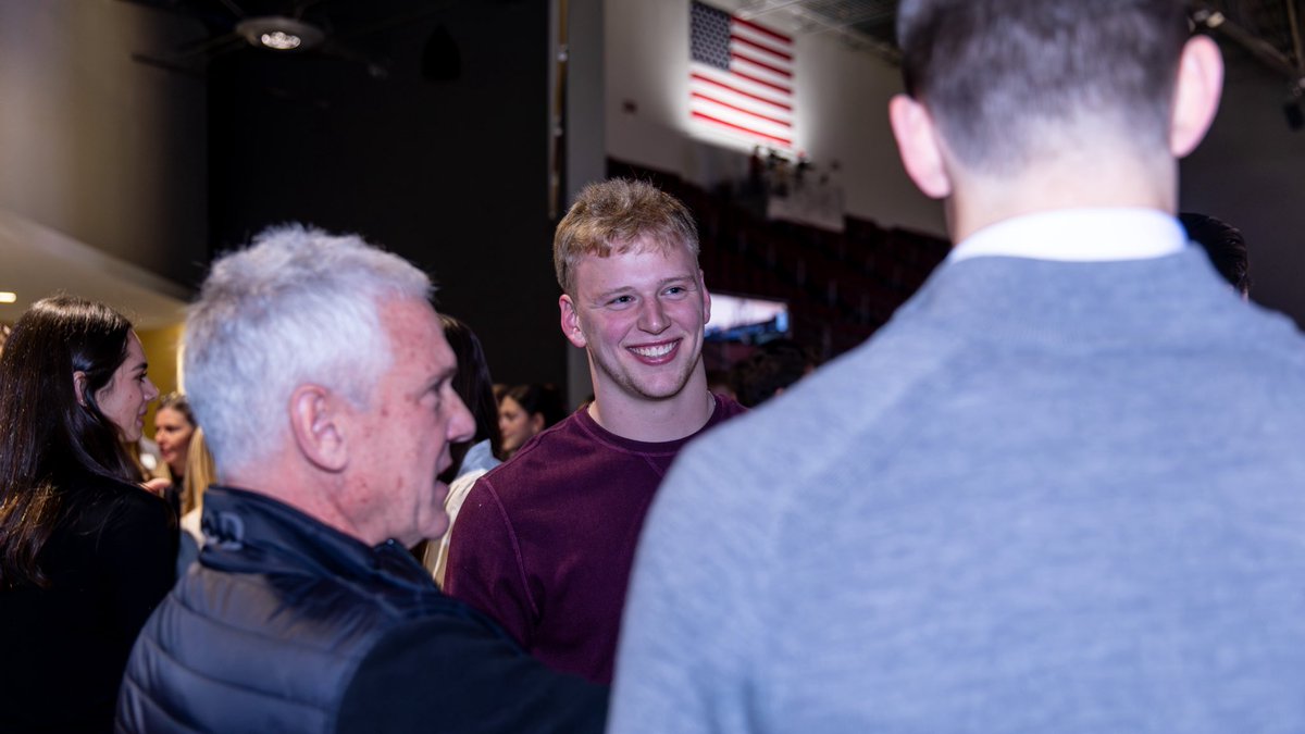 ElonFootball's tweet photo. Had a great time last night at Elon Athletics’ annual Night of Networking! 

#PhoenixRising | #AED https://t.co/jGt4kdbj5p