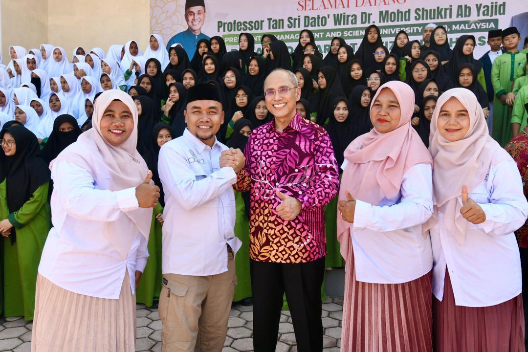MohdShukriYajid's tweet photo. Appreciation to our volunteers and partners for your unwavering dedication in #MSUcares for Humanity : Aceh Chapter. Your selfless service and humanity embody the true spirit of caring and global citizenship. Together, we turn compassion into meaningful impact. @MSUmalaysia https://t.co/cKNy6N3hJw