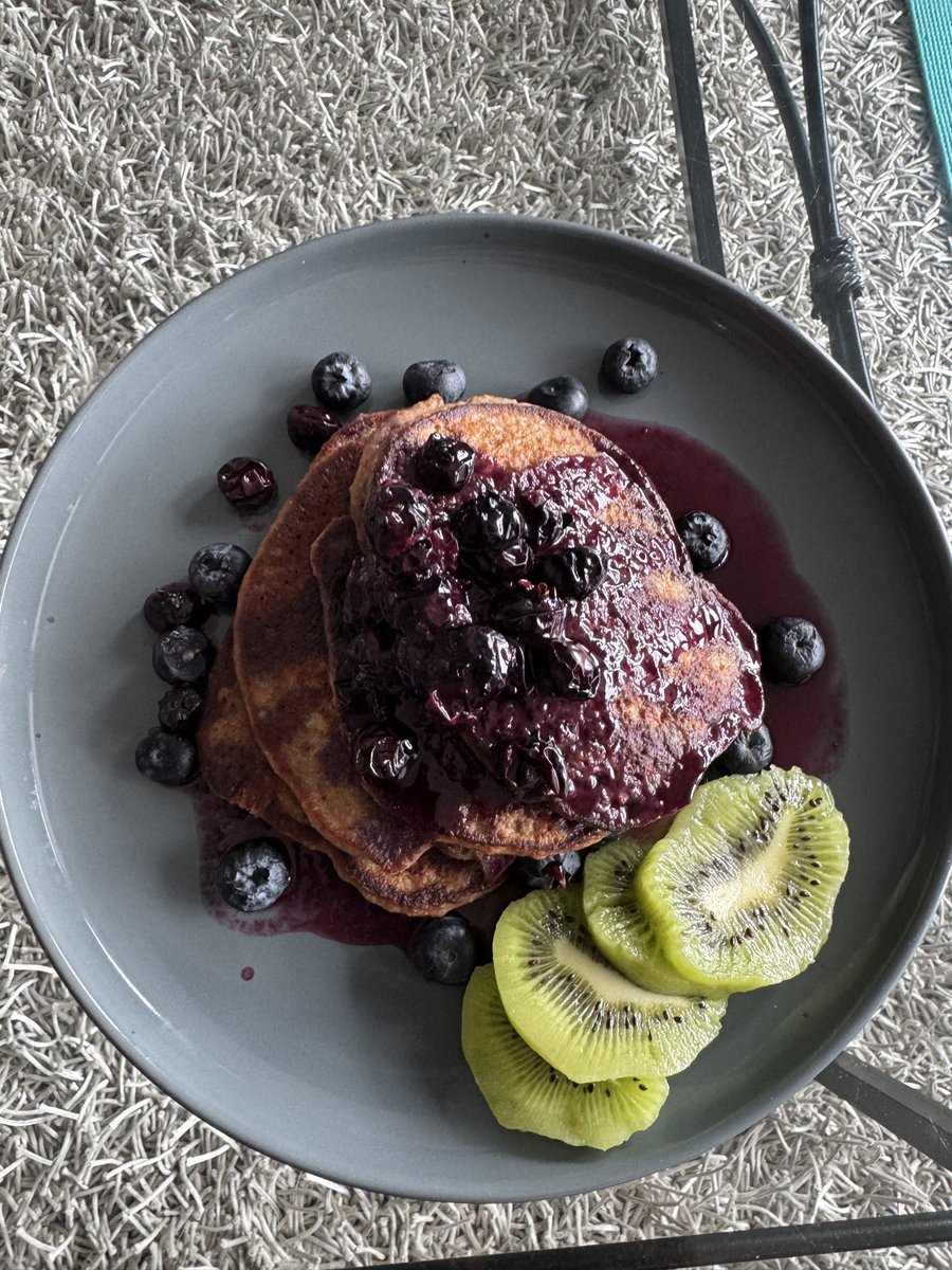 nomvul_khuzwayo's tweet image. Let me de-influence you. You don’t have to eat dry/unseasoned food to hit your macros/eat healthy.