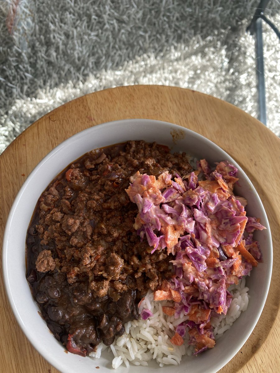 nomvul_khuzwayo's tweet image. Let me de-influence you. You don’t have to eat dry/unseasoned food to hit your macros/eat healthy.