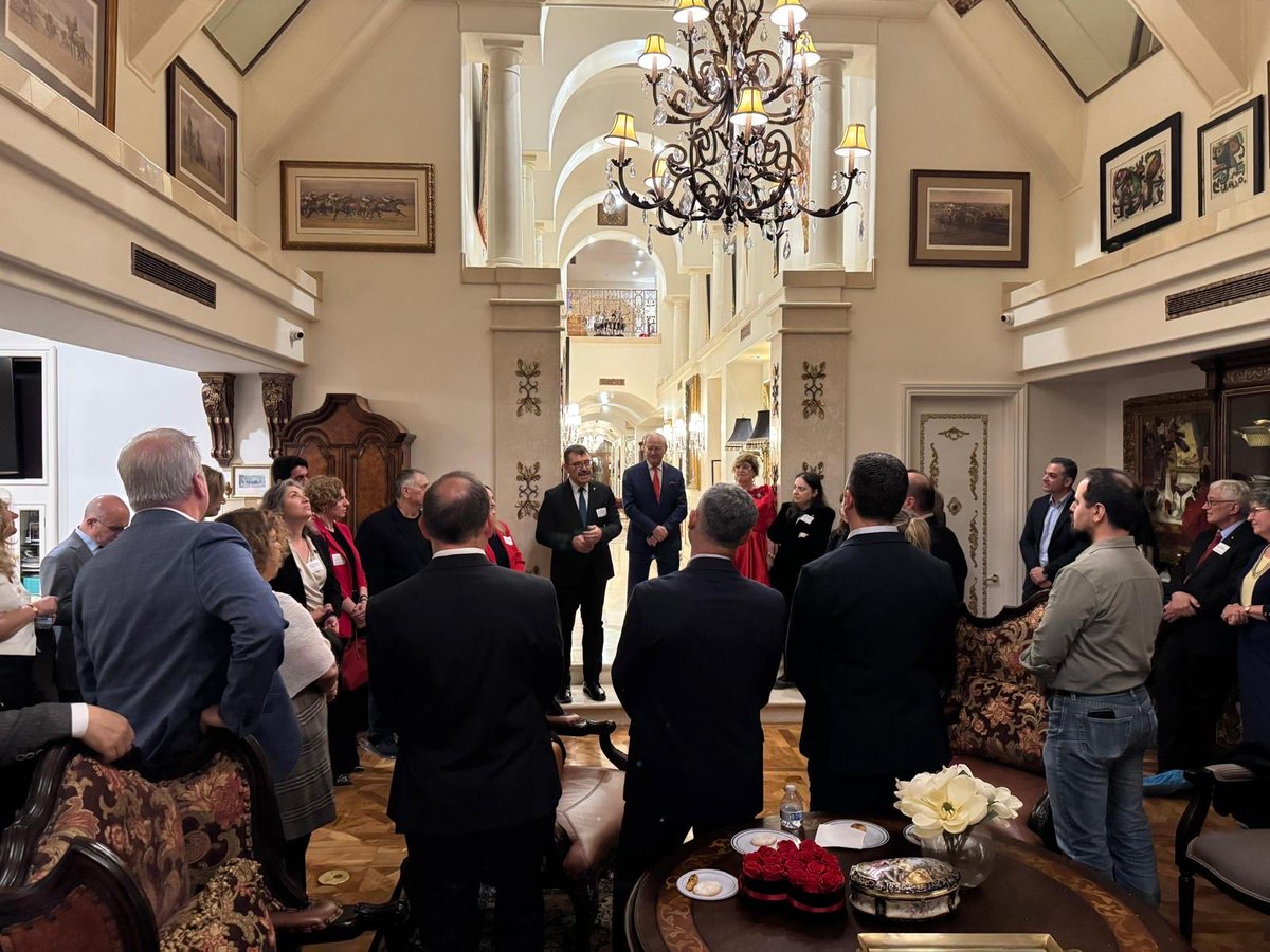 ProfHasanMandal's tweet image. 🏛️ Last Station: UCLA, Los Angeles 

Bilimin sınırlarını aşan Amerika programımızın finalini, küresel akademik ağın en prestijli duraklarından biri olan UCLA’da tamamladık. 🌍

📍 UCLA Üniversite Yönetimi ile Görüşme
UCLA’nın Rektör Yardımcısı Roger Wakimoto, Provost Yardımcısı