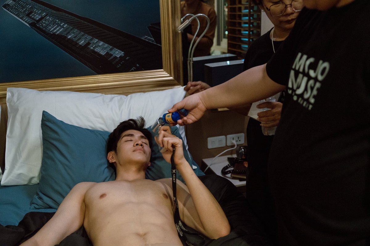 กว่าจะได้ NC นึงมันยากมากนะทุกคน ไหนจะหุ่น ไหนจะบท ไหนจะมุมกล้อง ไหนจะต้องปิดแอร์ ห้องเล็กๆ คนเยอะ ช่างกล้อง ช่างไฟ พวกเราทุ่มเทมากๆเลยนะค้าบบ ฝากด้วยน้าาาา #Reloved_EP9