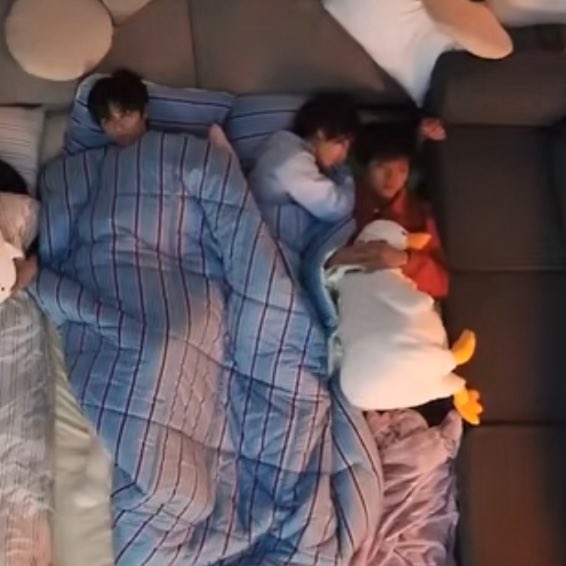 GUYSSSSS😭🔫

AYAH🙄                  papah dan adik🥹