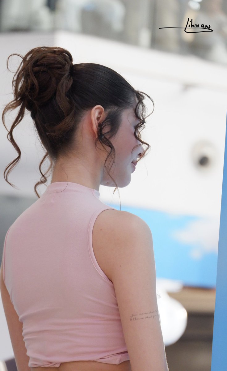 Behind the moment 🤭

#eveandboyworldoffragrance2026 #mychan 
#MyyuKhawisara #Chanyaduval