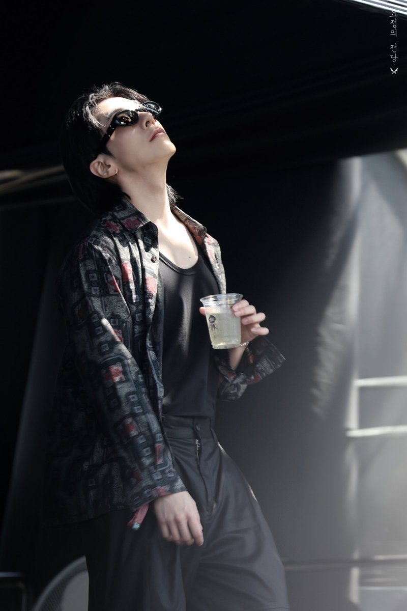 너모 이뻐 ㅜㅜ
2월에는 생존신고 함 해줬으면…