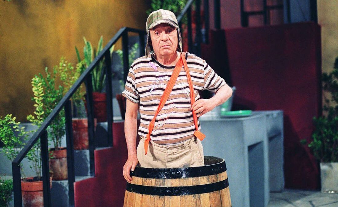 SbtChamadasPlus's tweet image. VEJA: O SBT cancelar o #ShowDoMotor e, a partir deste domingo (1), exibe #Chaves das 08h30 às 09h da manhã:

06h00 - SBT Notícias
07h00 - Pé na Estrada
07h30 - SBT Sports
08h30 -  Chaves
09h00 - Domingo Animado
10h00 - Clube do Chaves
