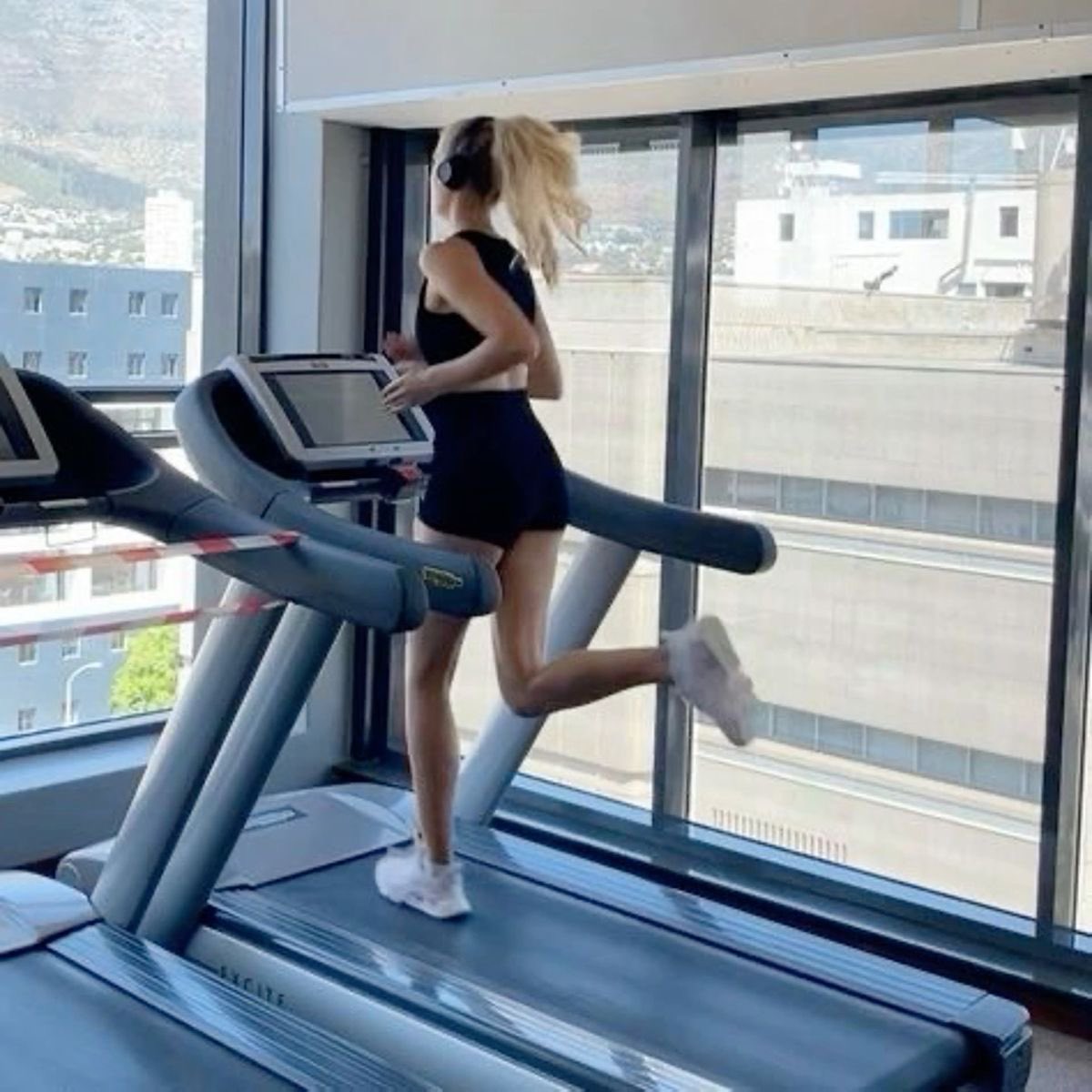 Diorgirlx's tweet photo. Work out because you love your body, not because you hate it. https://t.co/clt55hWIAi