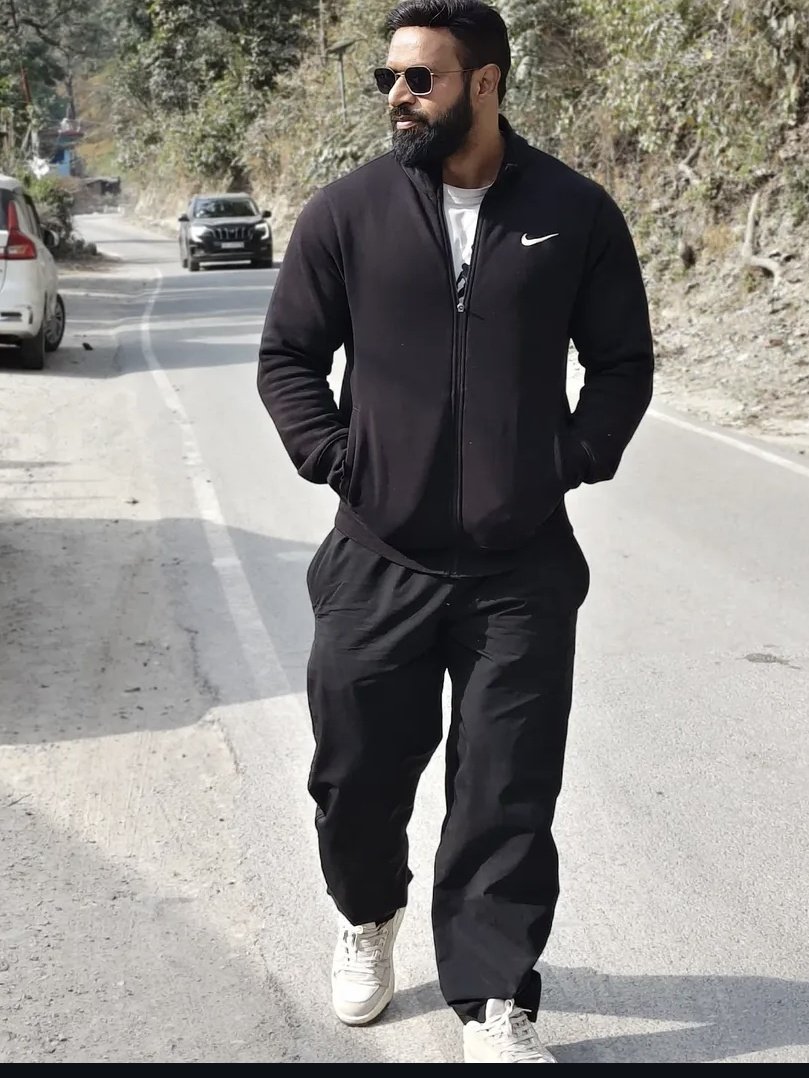 Kavish aziz tweet media