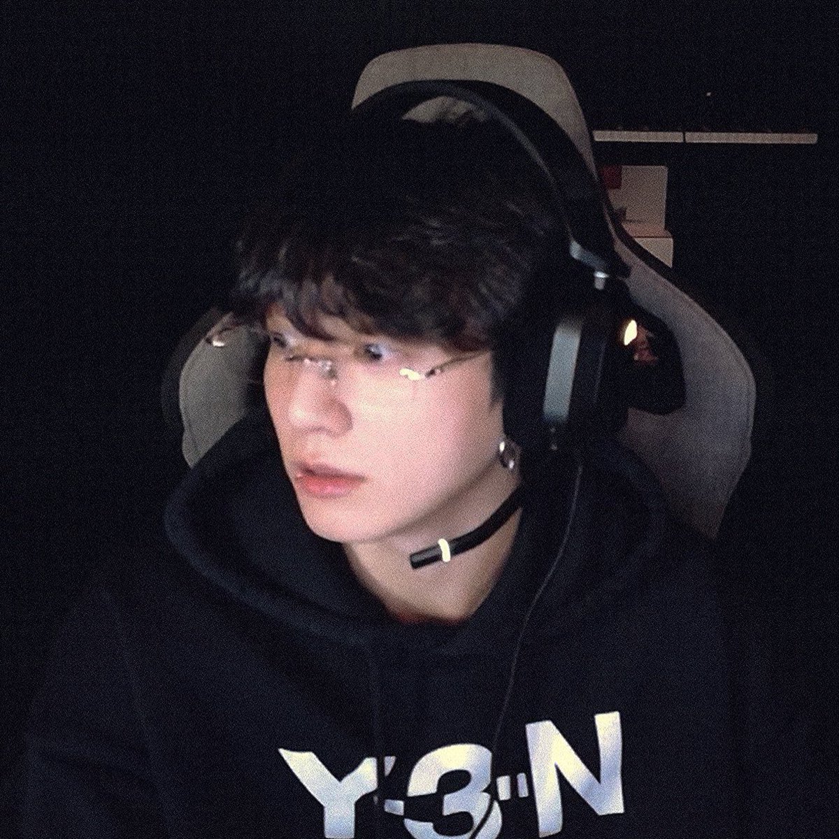 archivekukk's tweet photo. Gamer jungkook🖤 https://t.co/8JV4gkAuiN