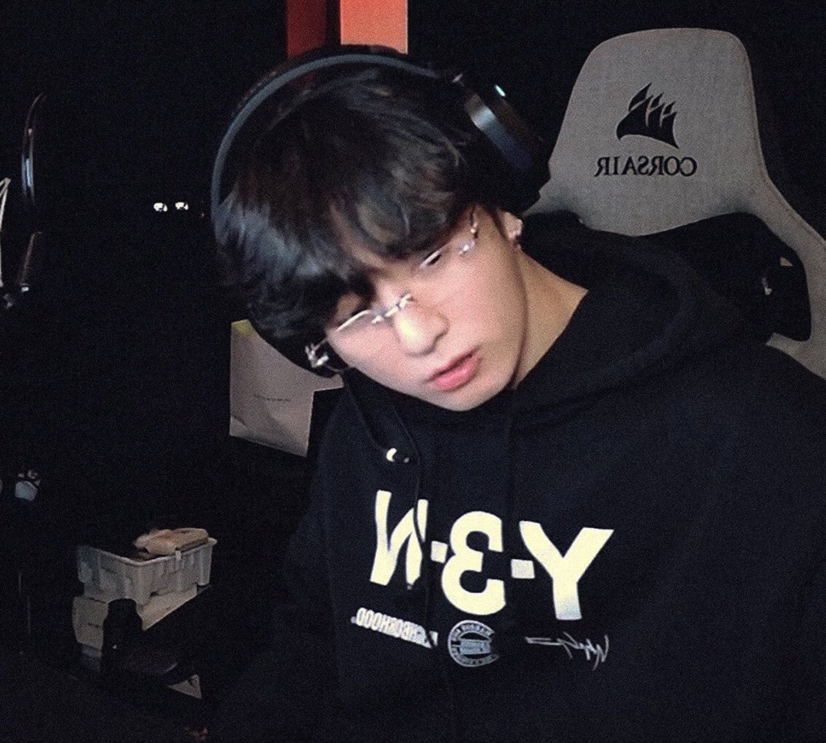 archivekukk's tweet photo. Gamer jungkook🖤 https://t.co/8JV4gkAuiN