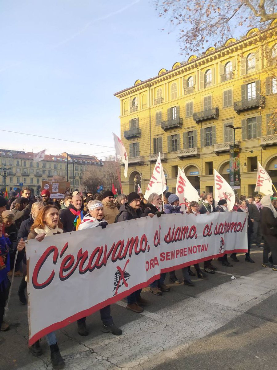 Over 50,000 people marched in Turin (north of Italy) in defense of social spaces, against Meloni government and the global war. Listen here: radiondadurto.org

#askatasuna #torino
