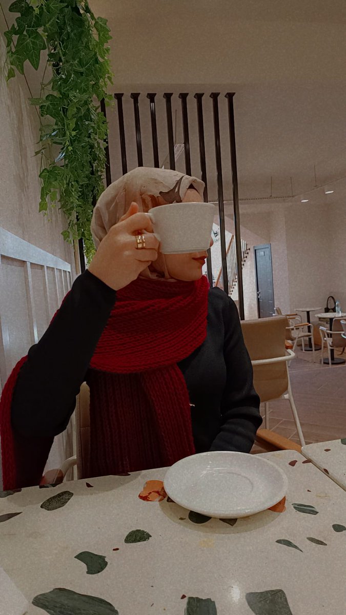 _k_irem_'s tweet photo. "Atkım kayboldu ama arkadaşım kendi elleriyle ördüğü atkıyla içimi ısıttı.” @kkkardelenn ✨ https://t.co/6AVWaEaTao