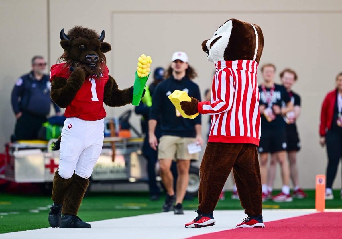 wisportsradio's tweet photo. Next! #WisconsinSportsWeekend  with @CharlieUCzen &amp; @UdontknowJack88

Are the Badgers better or worse than we think, based on their performance vs. Big Ten opponents?

Call/Txt: 414-677-1250
Listen Live: https://t.co/pqJ9SWRO3X

📺 : https://t.co/d6csi2OmT8 https://t.co/MkcbrBgnwo