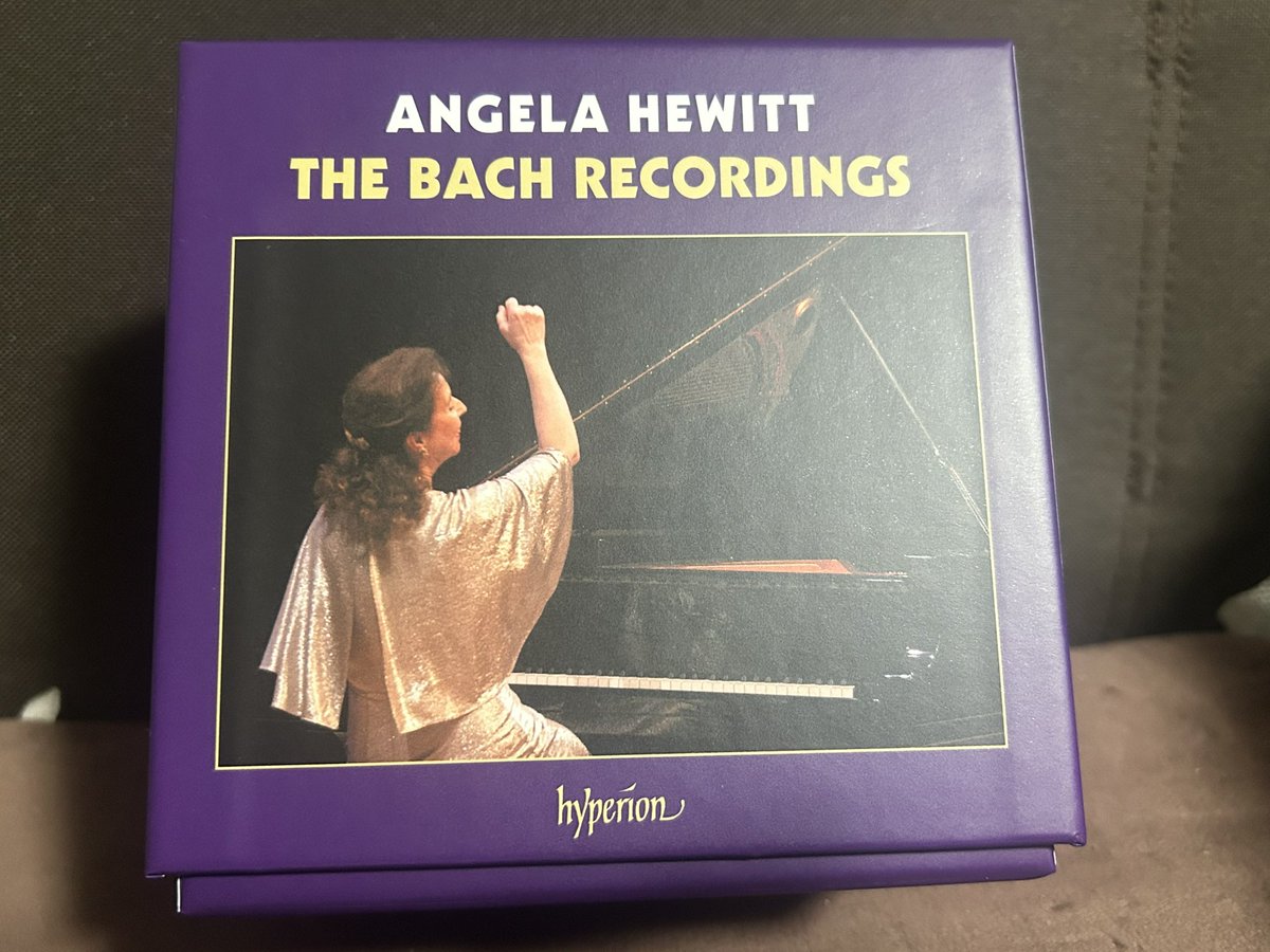 本日最後に、先日買ったアンジェラ・ヒューイット #さん のバッハBOXを