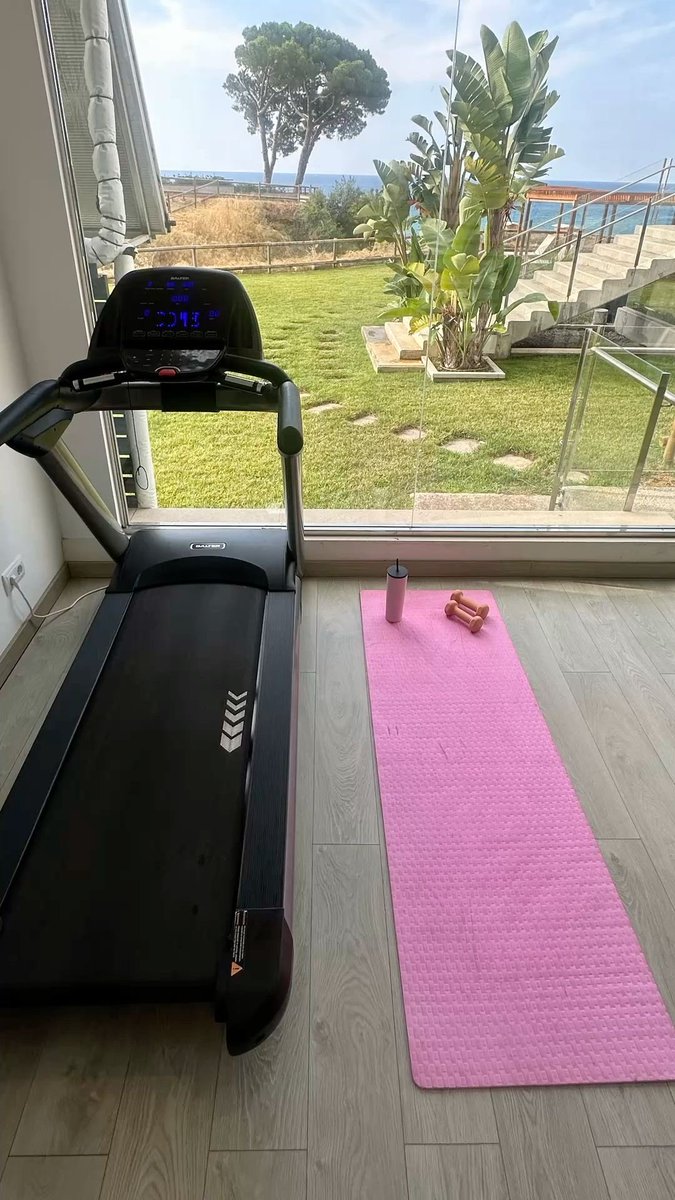 xopinkprada's tweet photo. Movement is how I say thank you to my body https://t.co/7jToNGAlHF