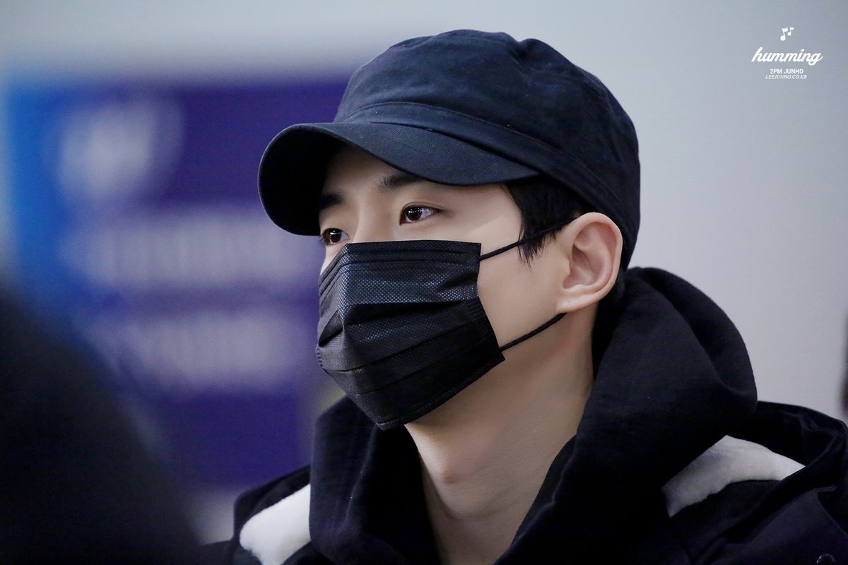 astro__0's tweet photo. 180204 김포공항 출국 https://t.co/2MYNjvboP5