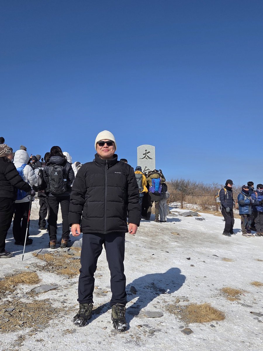 bongrim's tweet photo. 1.31 눈으로 덮인 민족의 영산 태백산 장군봉(1,567m)과 문수봉(1,517m) 눈꽃 산행을 했습니다.

경이로운 태백산의 설경은 그야말로 장관이었습니다. https://t.co/TwBiKnQvxU