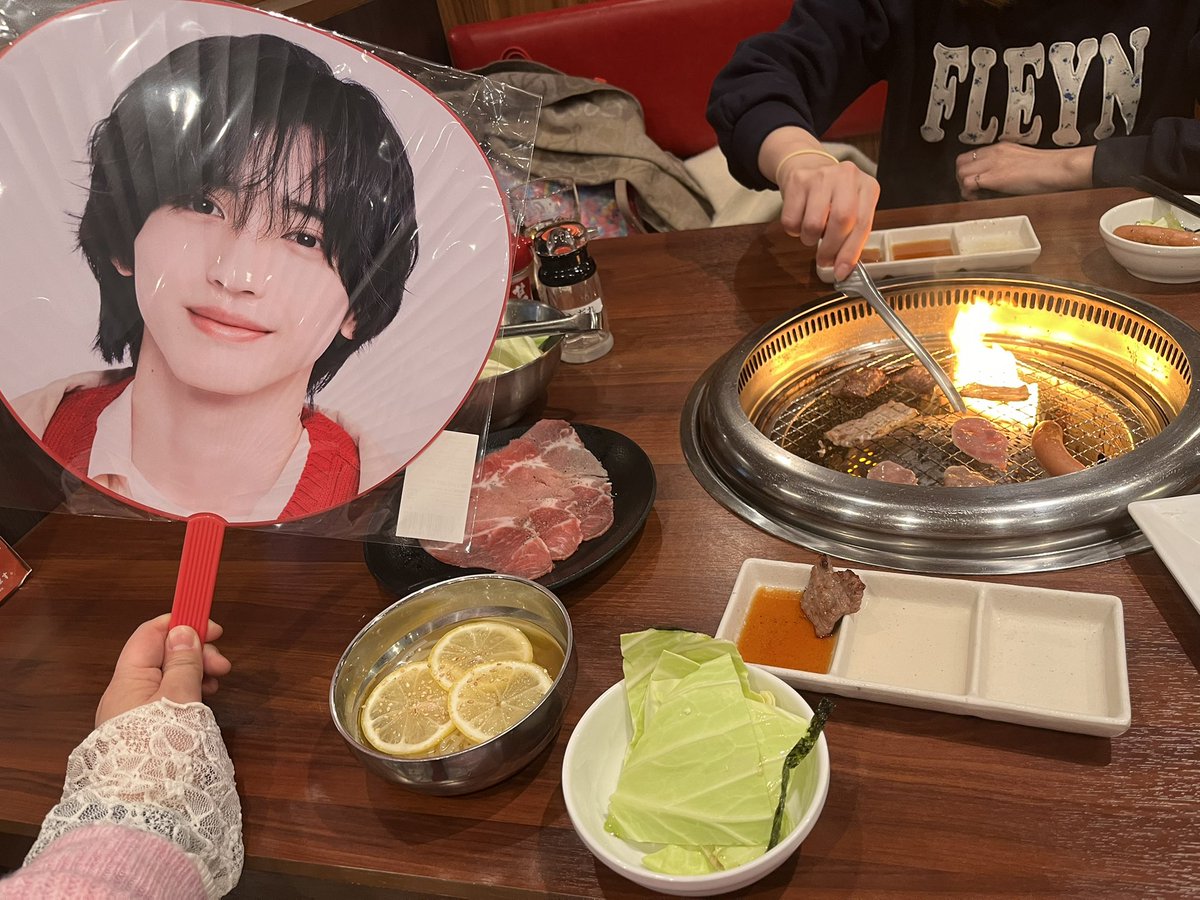 wa17da27's tweet photo. 終演後は焼肉を...🐮🐷🐔
なにわちゃんたちは
30日の終演後どこのステーキを食べたのかな🤤🥩
#なにわ男子
#1stDOMELIVE https://t.co/er9V6onFOh