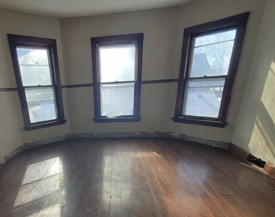 oldhouseunder50's tweet image. $41,750
#Illinois #duplex with four bedrooms, two baths , hardwood floors, leaded glass and detached garage. oldhousesunder50k.com/c-1909-illinoi…