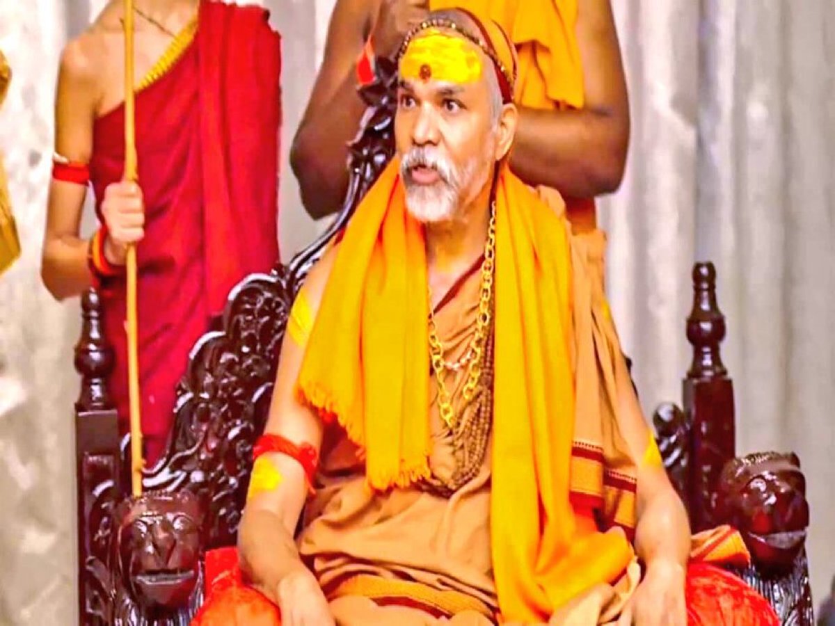 Arrest this fake baba for degrading best CM SRI YOGI.<a href="/republic/">Republic</a>,<a href="/ndtv/">NDTV</a>,<a href="/PMOIndia/">PMO India</a>,@,<a href="/TimesNow/">TIMES NOW</a>,<a href="/IndiaToday/">IndiaToday</a>,<a href="/htTweets/">Hindustan Times</a>,<a href="/the_hindu/">The Hindu</a>,<a href="/timesofindia/">The Times Of India</a>,<a href="/mumbaimirror/">Mumbai Mirror</a>,<a href="/aajtak/">AajTak</a>,<a href="/ZeeNews/">Zee News</a>,<a href="/AmitShah/">Amit Shah</a>,<a href="/BJP4India/">BJP</a>