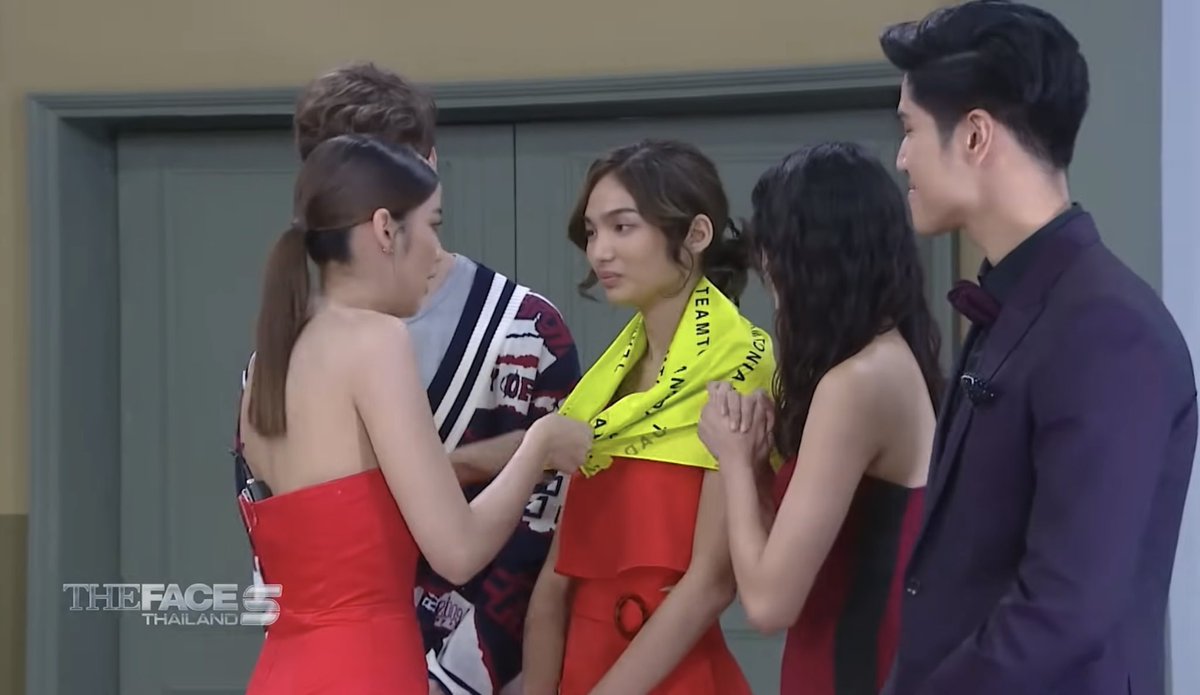 การล้มดีลไม่ใช่เรื่องใหม่ มันเคยเกิดขึ้นแล้วในรายการจริงใน The face ss5 กฎคือถ้าใครชนะ สามารถเลือกคนตกรอบกลับมา แล้วจะให้อยู่ทีมไหนก็ได้ หลังบ้านเมนเทอร์ดีลกันหมด ถ้าใครชนะต้องส่งเด็กกลับทีมเดิม สรุปล้มดีลค่ะ พี่อาร์ตสลับหมด ละเลือกเด็กตัวเองเข้ามา 2 คน 

#TheTakeฮอร์โมนSeason2