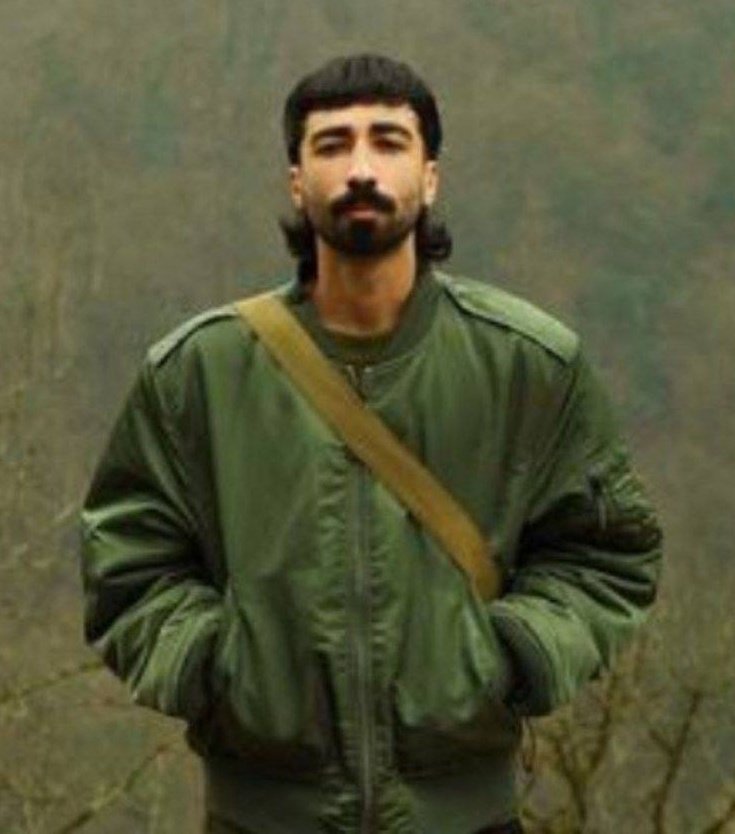 ashk_shadi's tweet photo. احمدرضا افشاری‌نژاد، دانشجوی ترم آخر دانشگاه هنر تبریز و اهل شهرستان تکاب، روز جمعه ۱۹ دی‌ماه، هنگام خروج از محل کار خود در محدوده بازار تبریز بازداشت شده. https://t.co/USBAHizPhl
