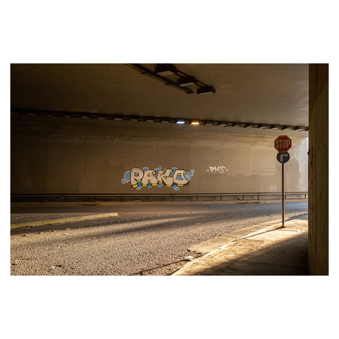 Zisskar's tweet photo. Working the scene. The light was going down fast but the corner was illuminated by the gold sunlight and at the junction the drivers were checking the traffic from the left looking unwantedly towards me. #streetphotography #Athens #fujixseries #fujixt3 https://t.co/YkpSsH6CVN