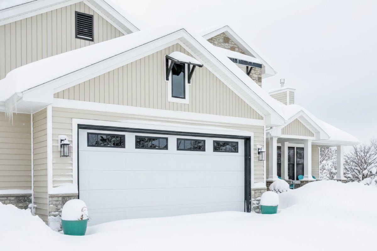 🌟Our Therma Tech 3500 offers serious insulation that cuts energy costs and a thermal seal that locks out harsh weather.
🌐Ready to see the difference? Homeowners, find a dealer near you - Dealers, learn about opportunities in your area: loom.ly/4ER49yI
#GarageDoors