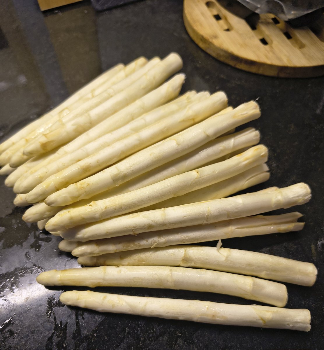 U Was jeszcze mrożone czy już świeże? Ja osobiście uwielbiam w sosie holenderskim, albo tylko z masełkiem. Sezon na szparagi uważam za otwarty😍