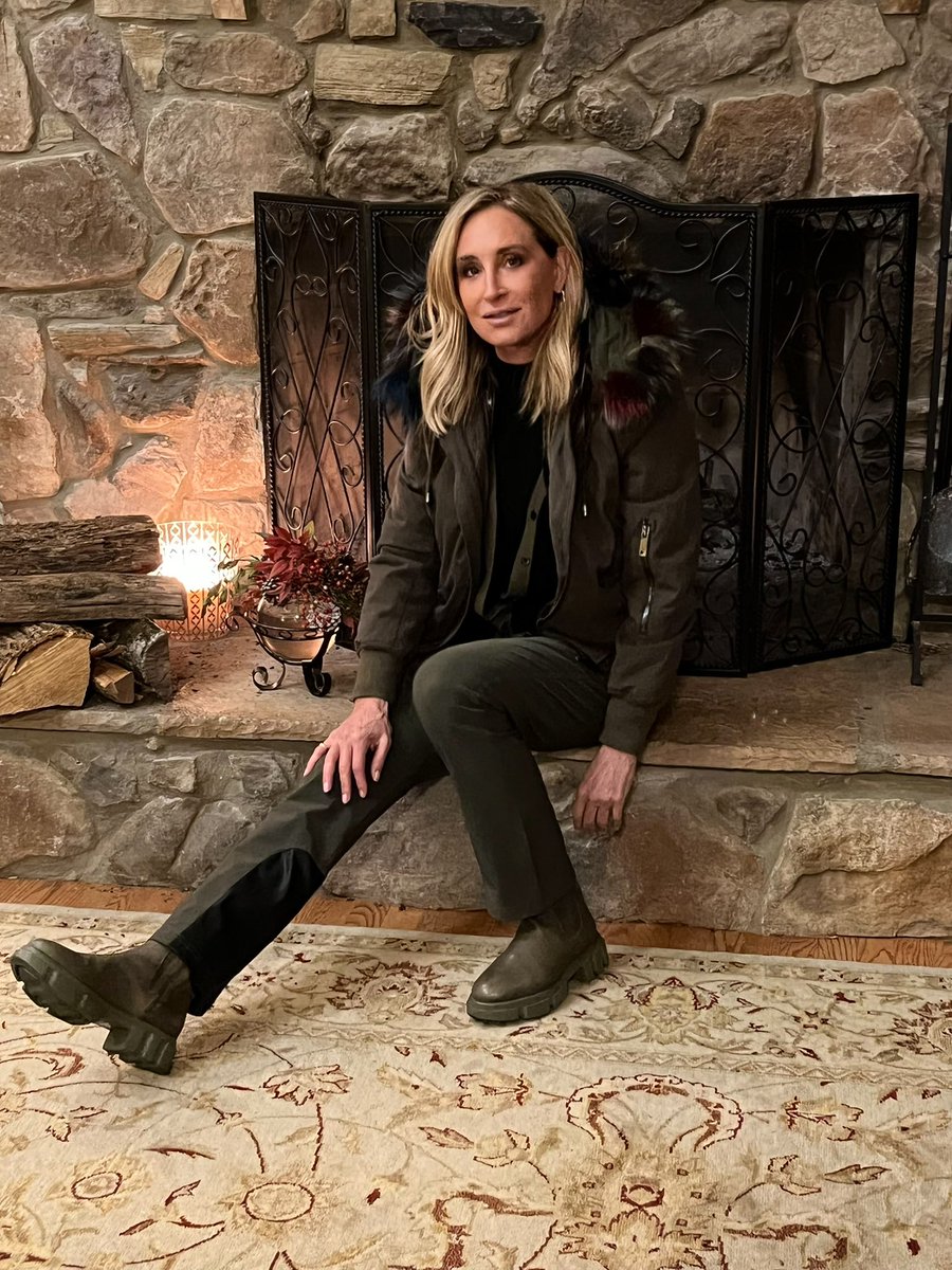 SonjatMorgan's tweet photo. Am I the only one who loves cold weather and snuggling by the fireplace? I’m sure I have some ski buddies out there?
#CozyVibes #Fireplace #Cold #ApresSki #RHONY https://t.co/TUua2JlJij