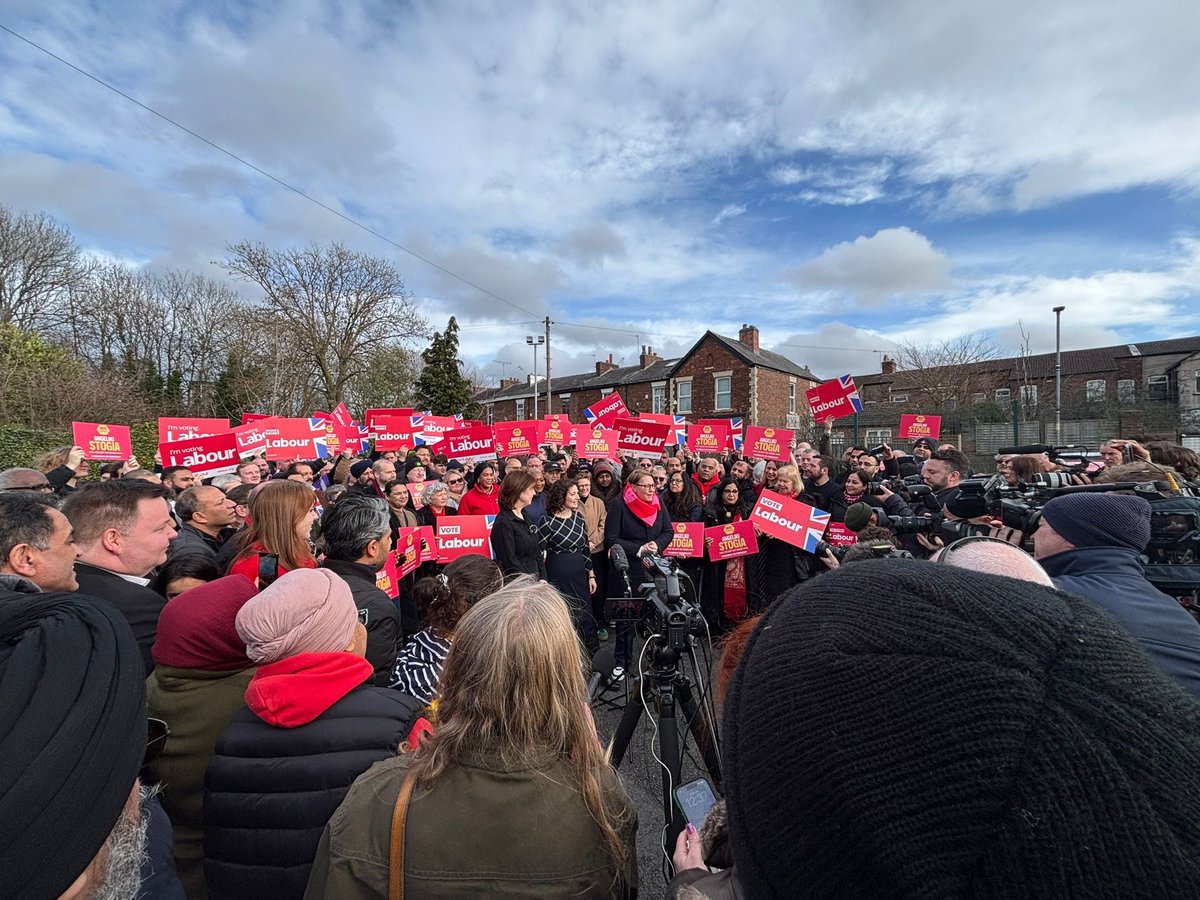annaturley's tweet photo. Brilliant to welcome the wonderful Angeliki Stogia as our @UKLabour candidate for Gorton and Denton!
She’s got a fantastic track record of delivery &amp; will fight a campaign of positivity &amp; unity! ❤️🌹 https://t.co/a9lmo9EsKK