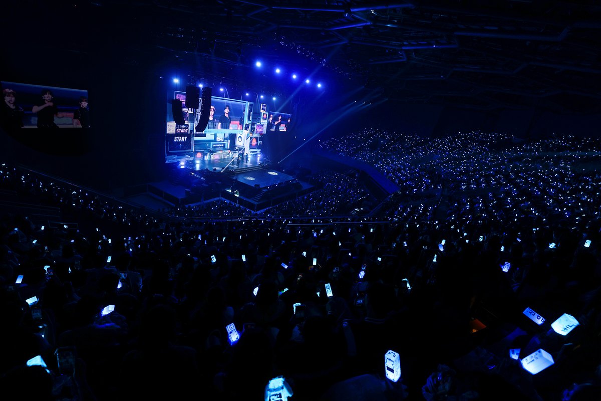 TWS_PLEDIS's tweet photo. [#TODAYWITHUS] 
260131 TWS TOUR '24/7:WITH:US' IN KAOHSIUNG

언제나 TWS의 전부인 42💙
TWS가 존재하는 이유도 바로 42✨

#TWS #투어스 #247WithUs 
#TWSTOUR 
#247WITHUS_IN_KAOHSIUNG https://t.co/Fufb4ElllT