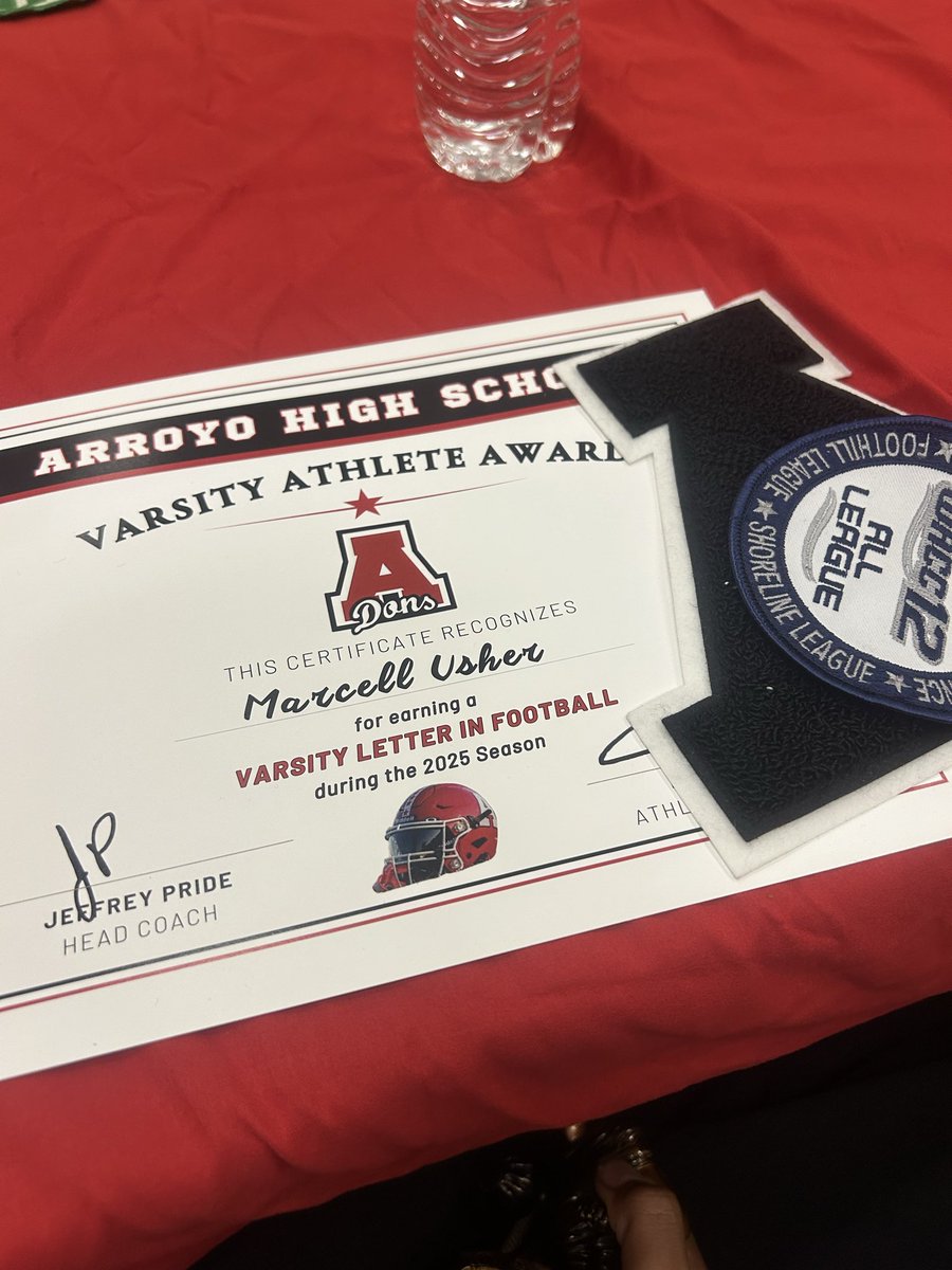 marcellusherr's tweet photo. Thank you for this award I will be getting my second one this upcoming season though 
#collage 
#highschoolfootball https://t.co/mToZ0395N6