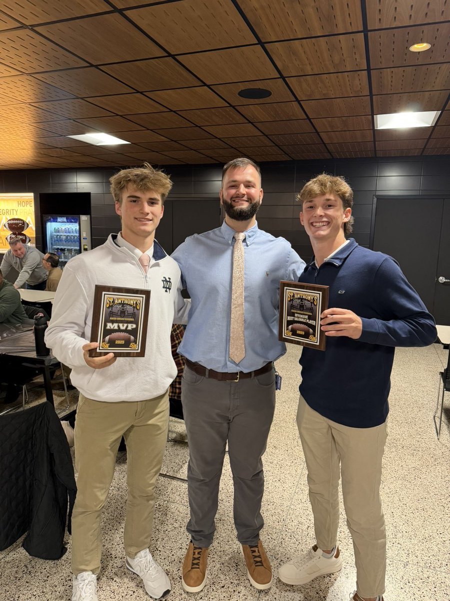 SalvatoreR2113's tweet photo. Blessed to be named Team MVP from this season with St Anthonys Football! I wanna thank God for watching over my team and I this whole season! I wanna thank my coaches, teammates for all the time put in to this successful season! Lastly of course my parents for all they do for me! https://t.co/AoHDoHxaAz