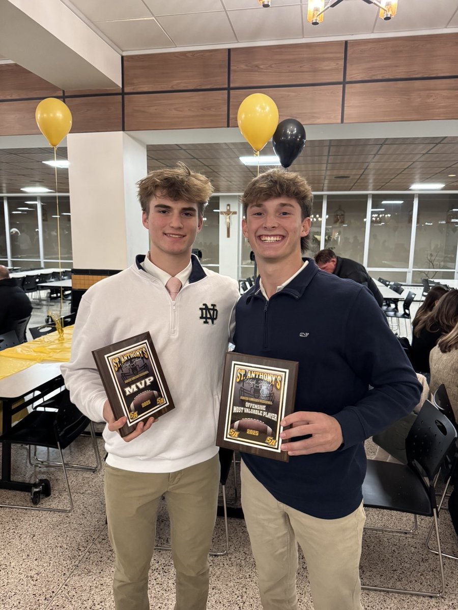 SalvatoreR2113's tweet photo. Blessed to be named Team MVP from this season with St Anthonys Football! I wanna thank God for watching over my team and I this whole season! I wanna thank my coaches, teammates for all the time put in to this successful season! Lastly of course my parents for all they do for me! https://t.co/AoHDoHxaAz