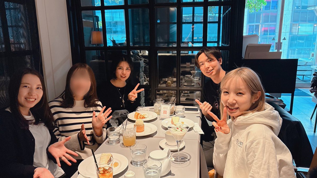 akn_don's tweet photo. HPにメンバー紹介
エリアが爆誕しました🎉

みんなから自己紹介を
送ってもらったのですが
編集しながら感動して泣いた。笑 
みんな熱い思いを持って
働いてくれてるんだなーということに
改めて気付かされて
頑張ろうと思った。 

やっぱりメンバーページは
会社のモチベアップにめっちゃ大事。 https://t.co/q0pJtQmOje