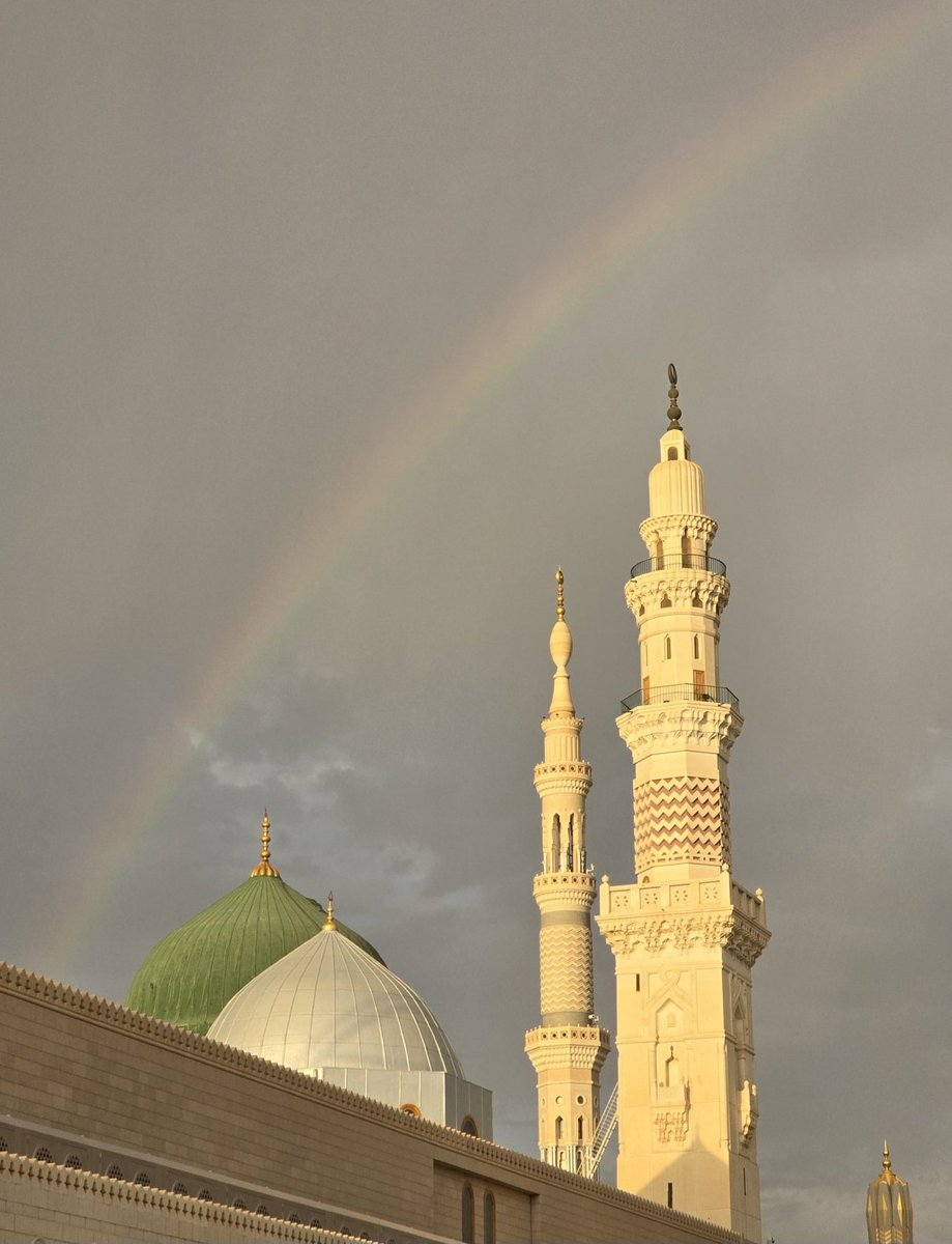 insan012's tweet photo. المخلوق، فيحسُّ سمْعُه بكلامٍ مألوفٍ لِوعيِه..يَفهم منه مُرادَ الله. وحينئذٍ..يُصاحبه شعور باليقين: أنه يَسمع كلام ربه.
أما رؤية الإنسان لصوَر الرب..فذلك: أن يُصْدر الرب من ذاته فعلًا يُباشِر بصر الإنسان..فيرىٰ صورةً -أو صورًا- ربانية..تُعَبر كل صورة عن اسم من #أسماء_الله_الحسنىٰ https://t.co/jY5roRoK0v